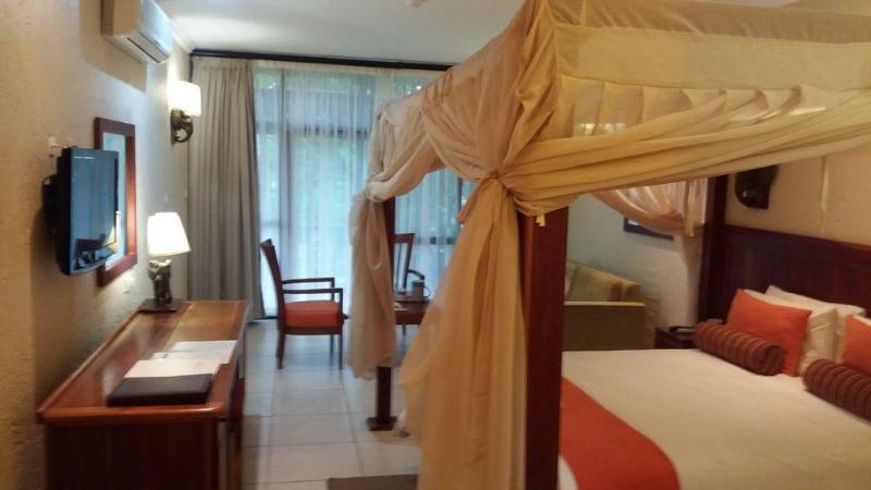 Cresta Mowana Safari Lodge 卡萨内 外观 照片